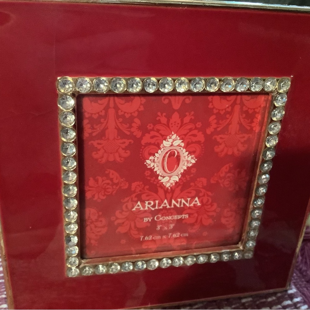 💜Elegant Red enameled Picture Frame with Sparkling Accents